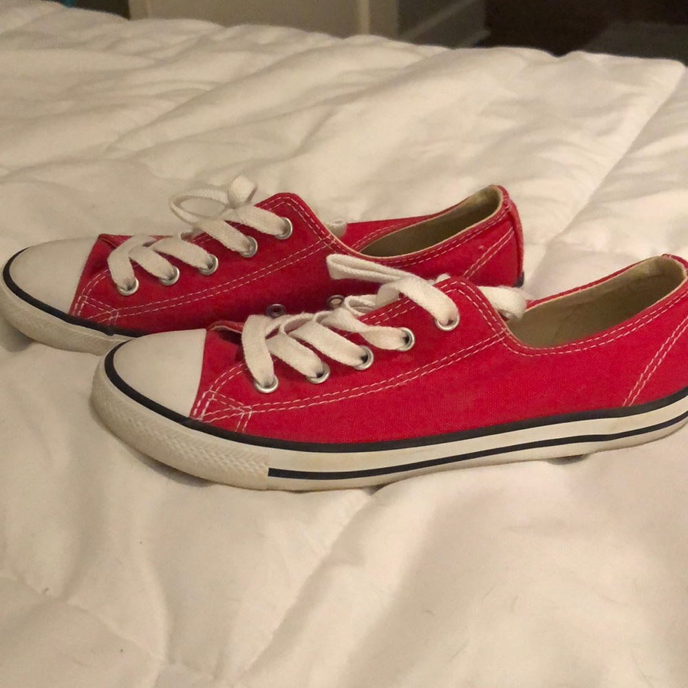 Petite red converse